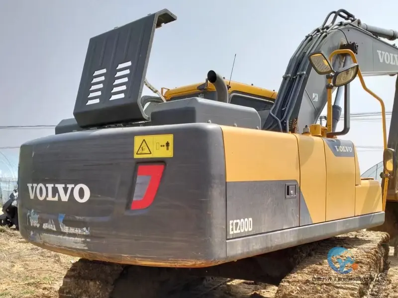 Used Excavator Volvo EC200D 2