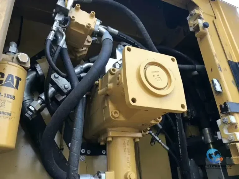 Used-Excavator-Caterpillar-374D5_W_800px